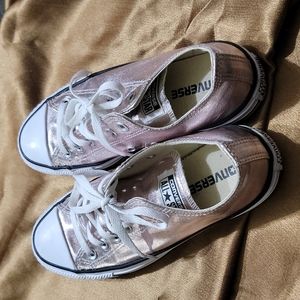 Rose gold converse all stars size 8 in women.